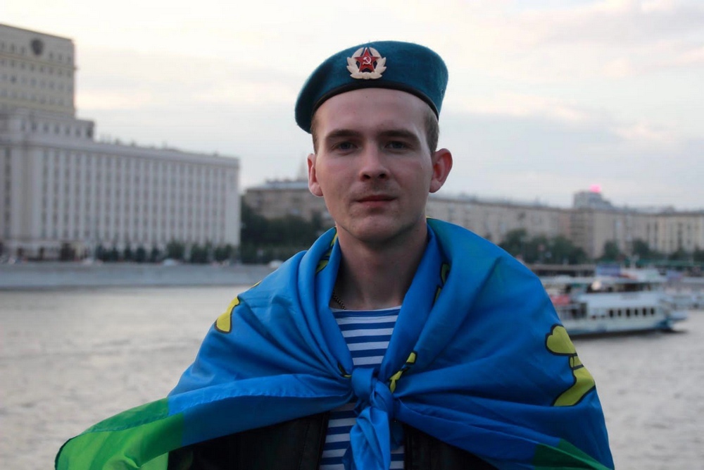 В Клинцах простились с погибшим в зоне СВО 26-летним Александром Шишкуновым