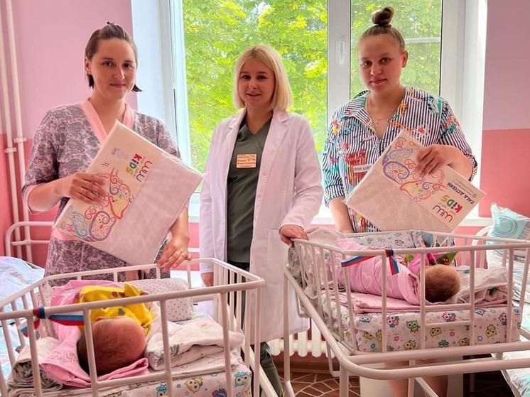 В Брянске поздравили молодых мам малышей, родившихся в День России 12 июня