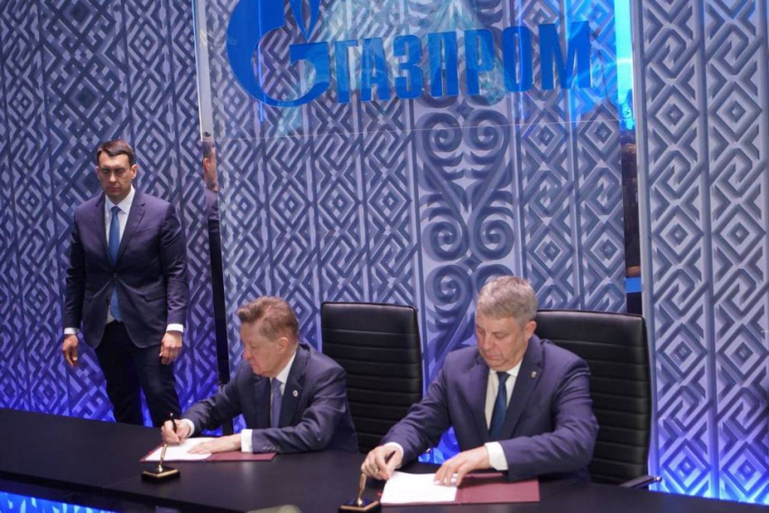 Богомаз подписал соглашение о сотрудничестве Брянщины с «Газпромом» в рамках ПМЭФ