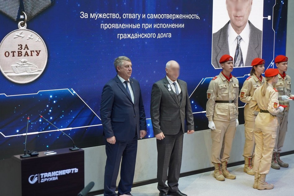 Брянский губернатор Александр Богомаз вручил награды героям СВО