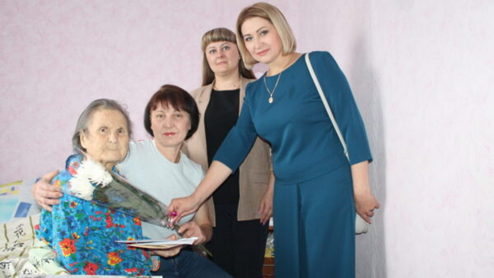 Поздравление с 95-летием получили брянские долгожительницы Мария Полякова и Мария Грибачева