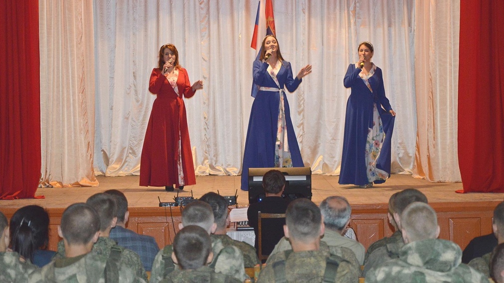 В Стародубе прошла церемония награждения военнослужащих «Хранить державу долг и честь!»