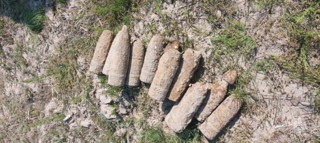 На территории Навлинского района нашли авиационную бомбу и 12 артиллерийских снарядов