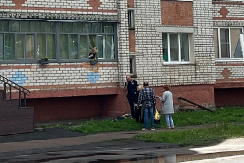 Пожилой мужчина выпал из окна пятиэтажки в Новозыбкове