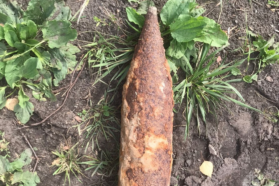 Возле Любохны нашли проржавевший артиллерийский снаряд
