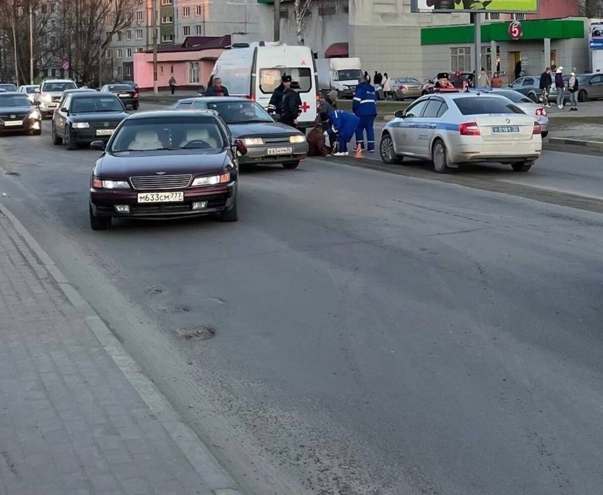 В Володарском районе Брянска на пешеходном переходе сбили пожилую женщину