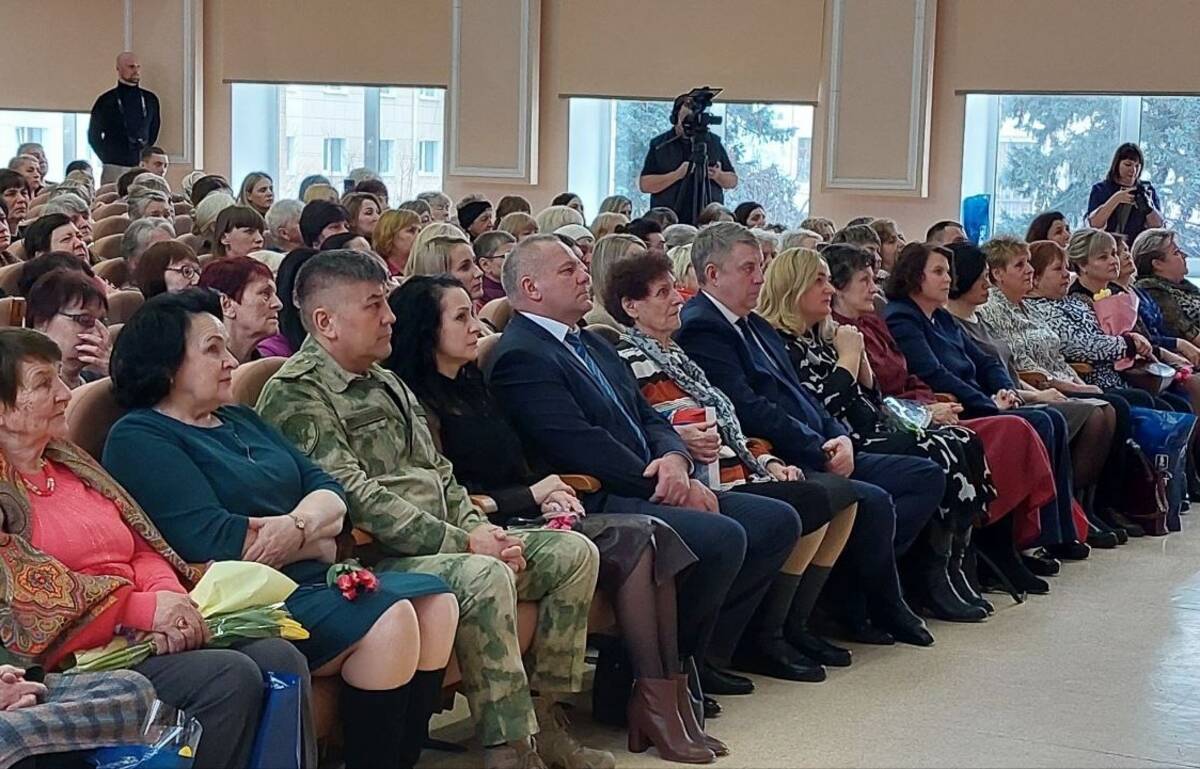 В Брянске прошел праздничный концерт в честь матерей защитников Отечества