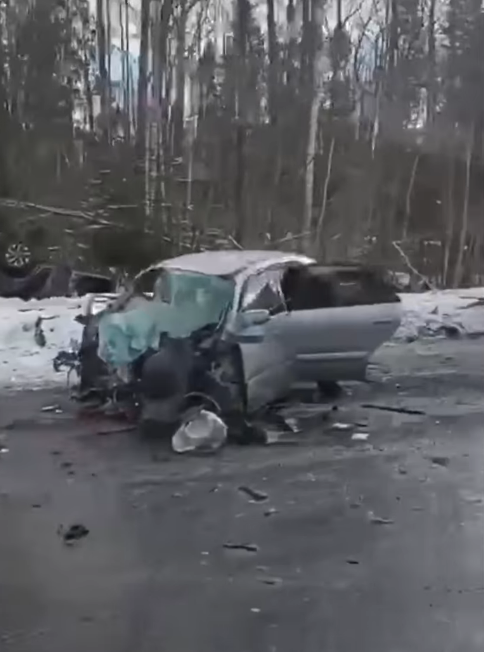В Дятьковском районе на федеральной трассе в жуткой аварии с двумя автомобилями погиб один человек и двое пострадали