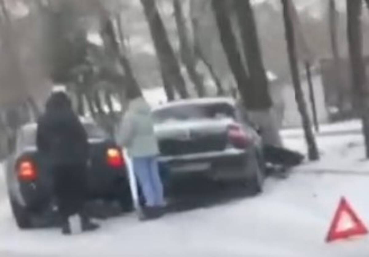 В Бежицком районе Брянска столкнулись два легковых автомобиля