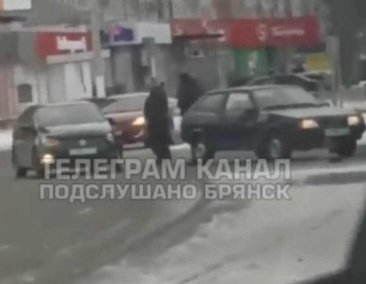 В Советском районе Брянска 2 автомобиля попали в аварию на «Электронике»