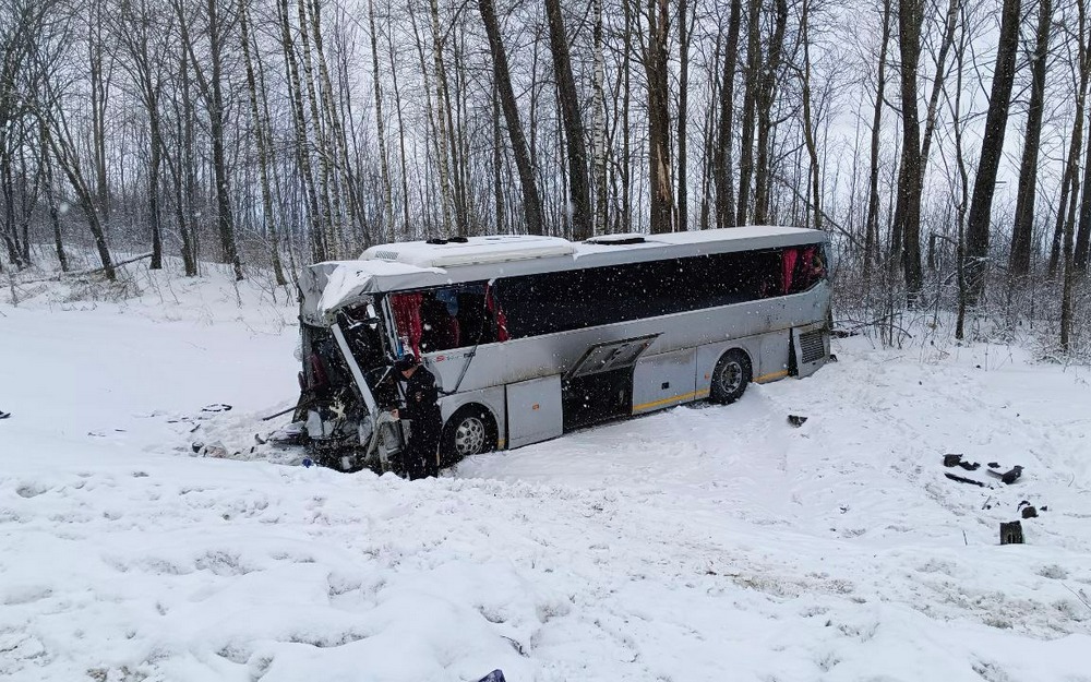 Очевидец рассказал о гибели людей в ДТП с автобусом и фурами под Жуковкой