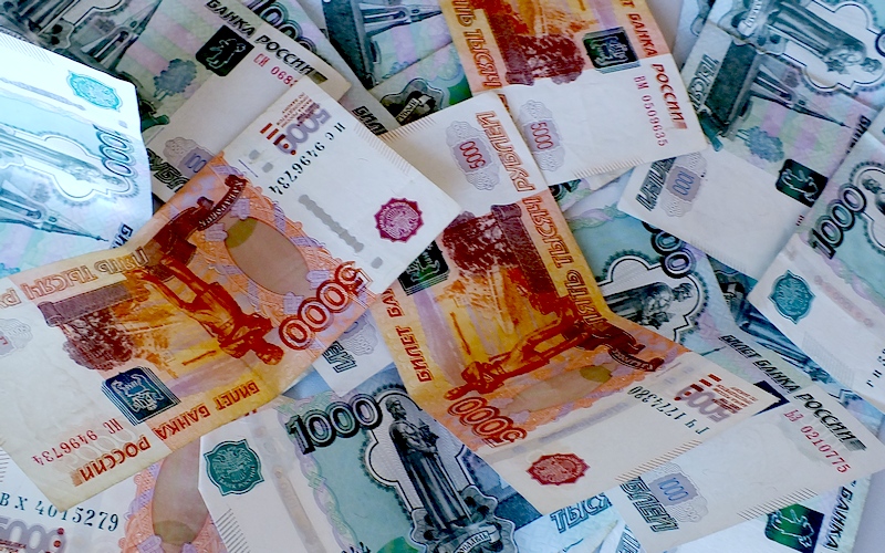Заведующая аптекой Почепской ЦРБ попалась на взятке в 280 000 рублей