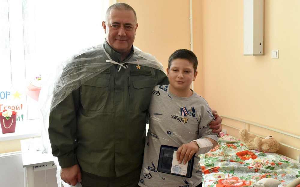10-летнему брянскому герою Федору вручили медаль «Доблесть и отвага»