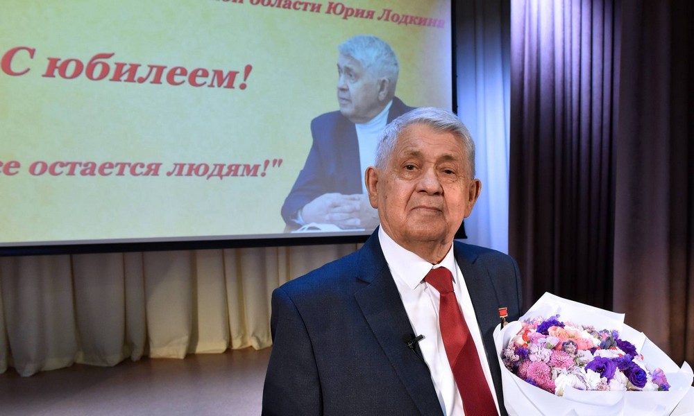 Брянские власти поздравили с 85-летием первого губернатора Юрия Лодкина