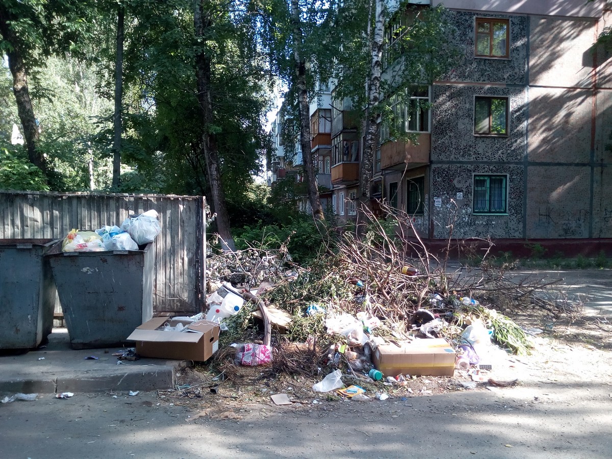 В многоквартирных жилых домах Брянска могут заварить мусоропроводы