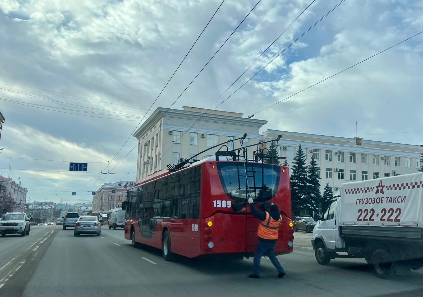 Новые брянские троллейбусы оснастили информационными мониторами