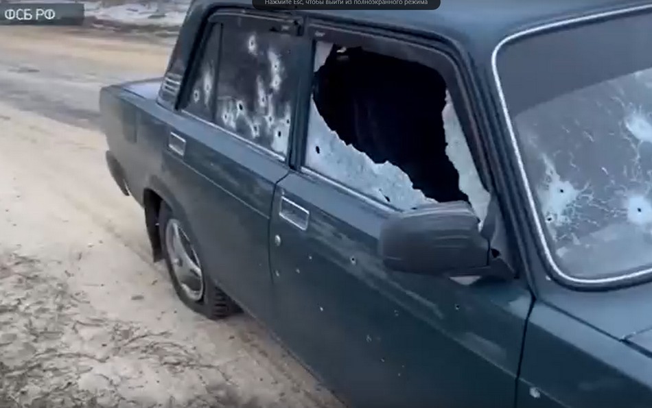 ФСБ продемонстрировала кадры  с расстрелянными украинской ДРГ автомобилями в Климовском районе