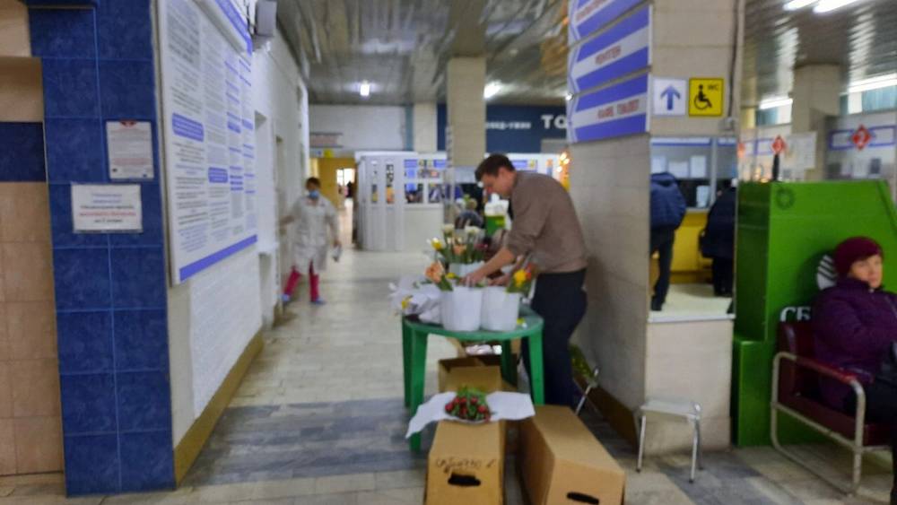 В Брянском клинико-диагностическом центре в канун 8 марта стартовала продажа цветов