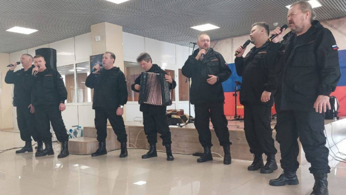 Брянский ансамбль народной музыки «Ватага» уехал в Донбасс поддержать концертами бойцов спецоперации