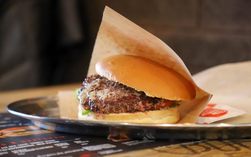 Бургеры с котлетами из говядины вагю — «Мираторг» снова удивляет ценителей мраморного мяса
