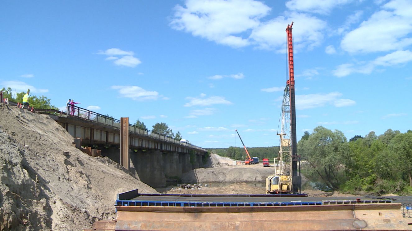 В Брянском городе Фокино активно возводят мост через реку Болву