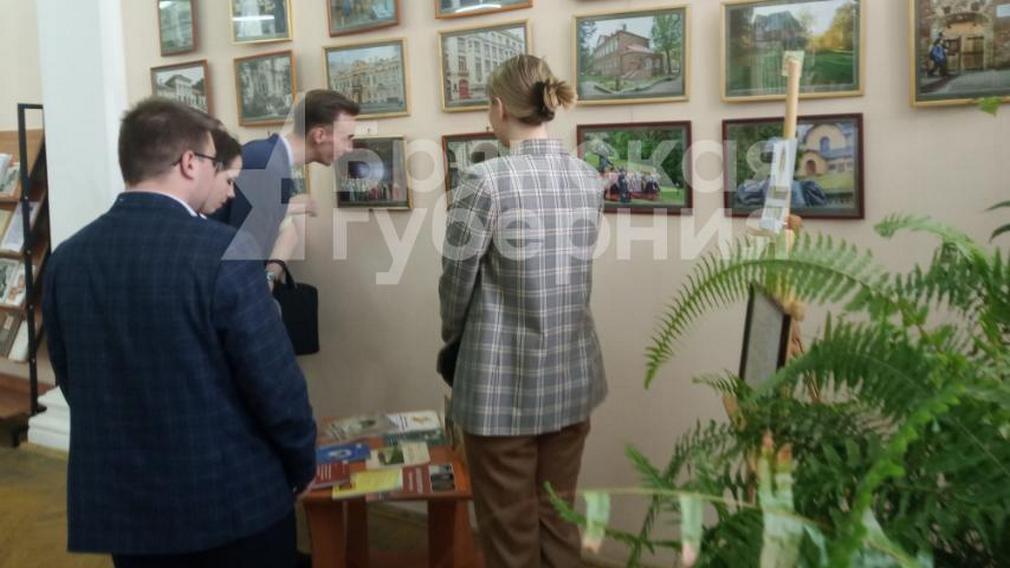 На территории Брянска открылась фотовыставка «По Тенишевским местам России»