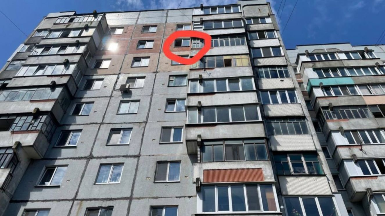 В Брянске на улице Ново-Советской из окна многоэтажки выпала 8-летняя девочка