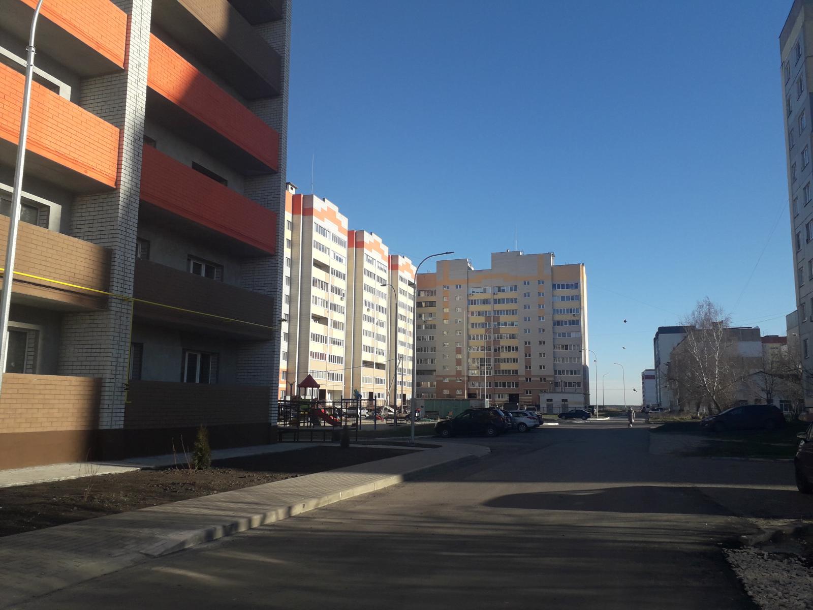 В Брянске на улице Молодой Гвардии обустроят тротуар и линию освещения