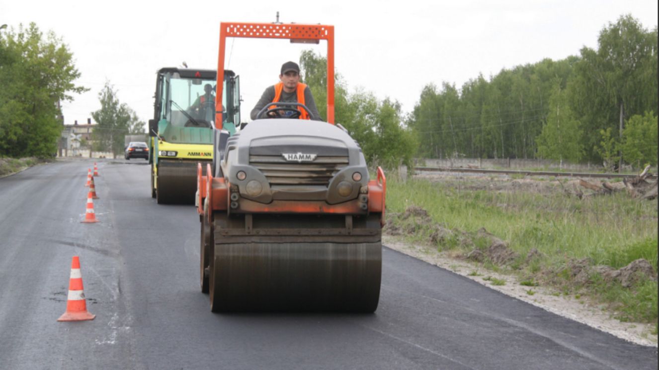 В Брянской области продолжается ремонт дороги Фокино-Пупково