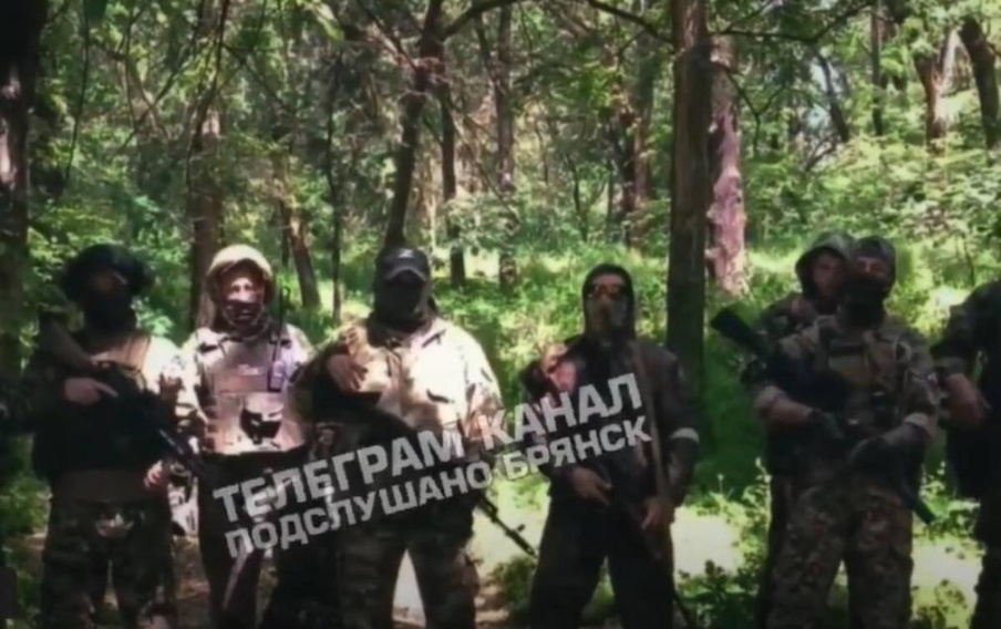 Бойцы в зоне СВО поблагодарили брянского губернатора Богомаза за представленное им снаряжение