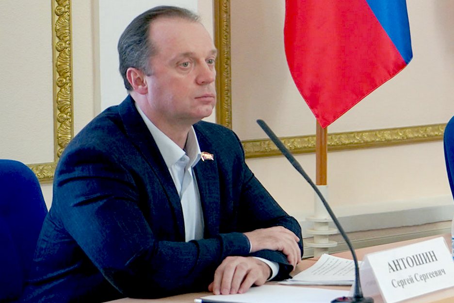 Заместитель председателя Брянской областной Думы Антошин сложил полномочия