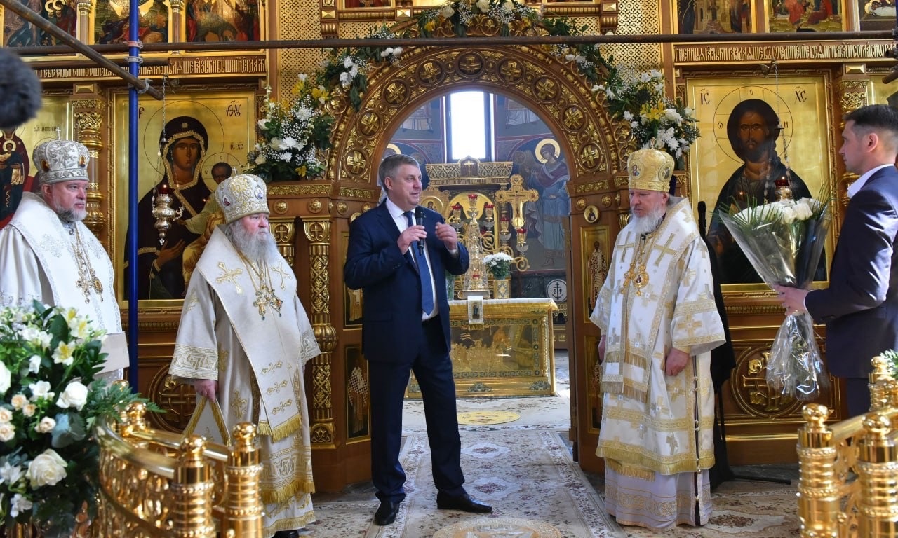 Губернатор поздравил священников и прихожан с десятилетием Брянской митрополии и Клинцовской епархии
