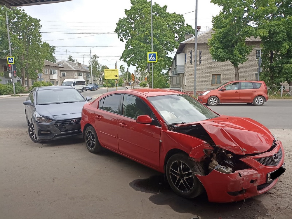 25-летняя девушка сильно пострадала в ДТП на Ново-Советской в Брянске