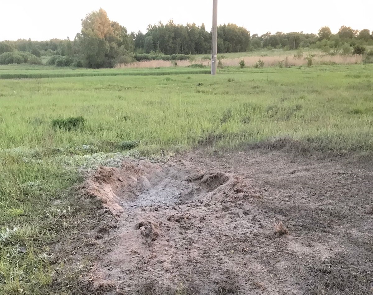 В интернете появились фотографии мощного артиллерийского обстрела села Соловьёвка в Брянской области