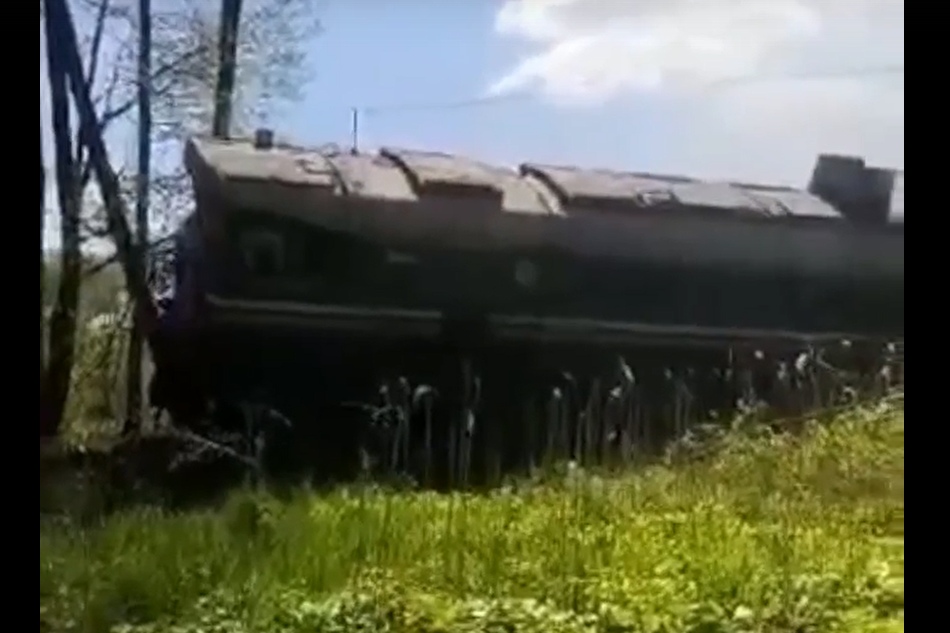Из-за взрыва под Унечей с рельсов сошли два локомотива и семь вагонов