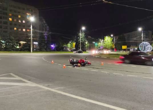 В ДТП на кольце у Самолета в Брянске 25-летняя мотоциклистка получила серьезные ранения