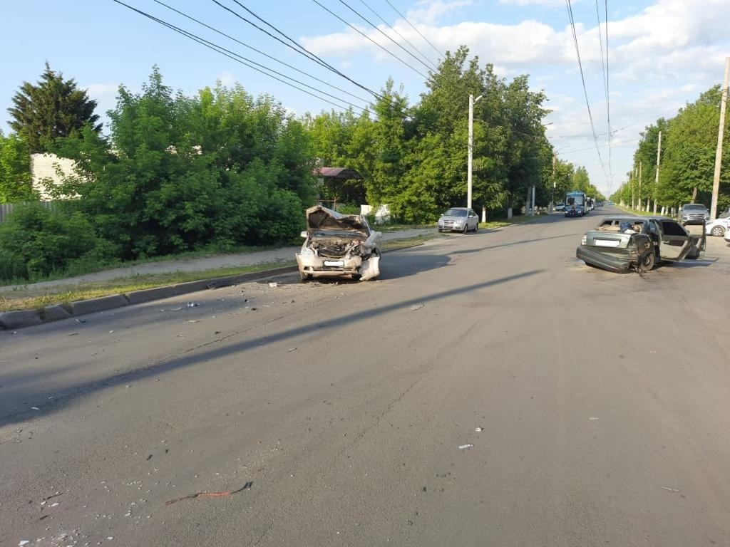 В ДТП на Ульянова в Брянске автомобилист получил перелом ребер