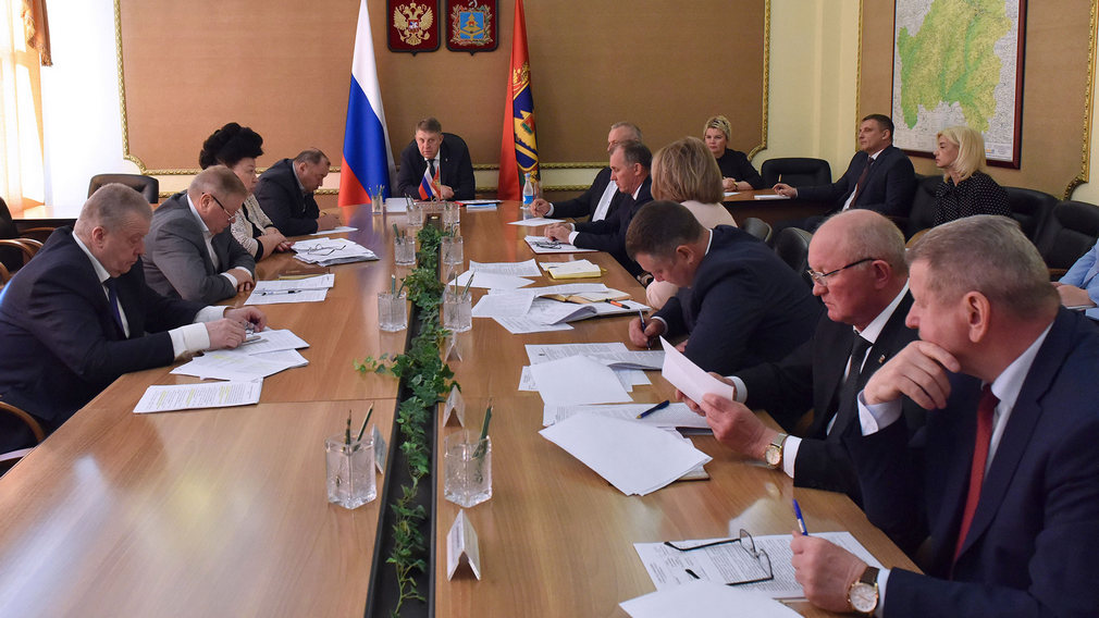Глава Брянской области Александр Богомаз провел совещание с заместителями губернатора