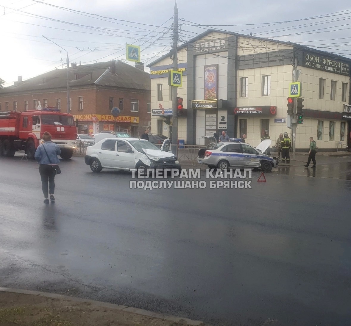 В Брянске на проспекте Станке Димитрова произошло ДТП с участием полицейского автомобиля