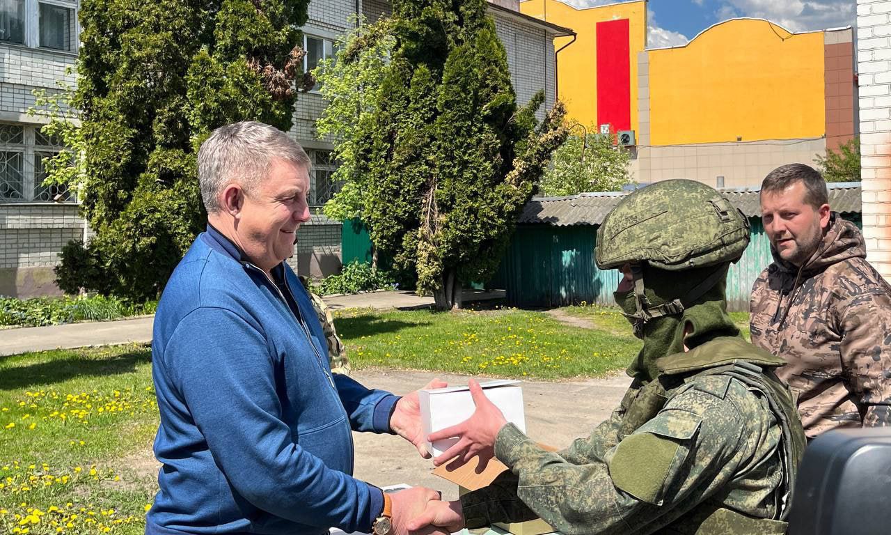 Брянский губернатор Богомаз передал военным специальное оборудование, приобретенное за счет фонда