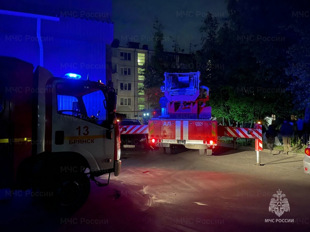 В Бежицком районе Брянска из-за пожара в многоэтажке эвакуировали 25 человек