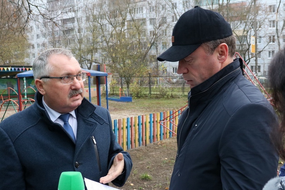 Сергей Антошин проверил ход ремонта школ и детских садов Брянска