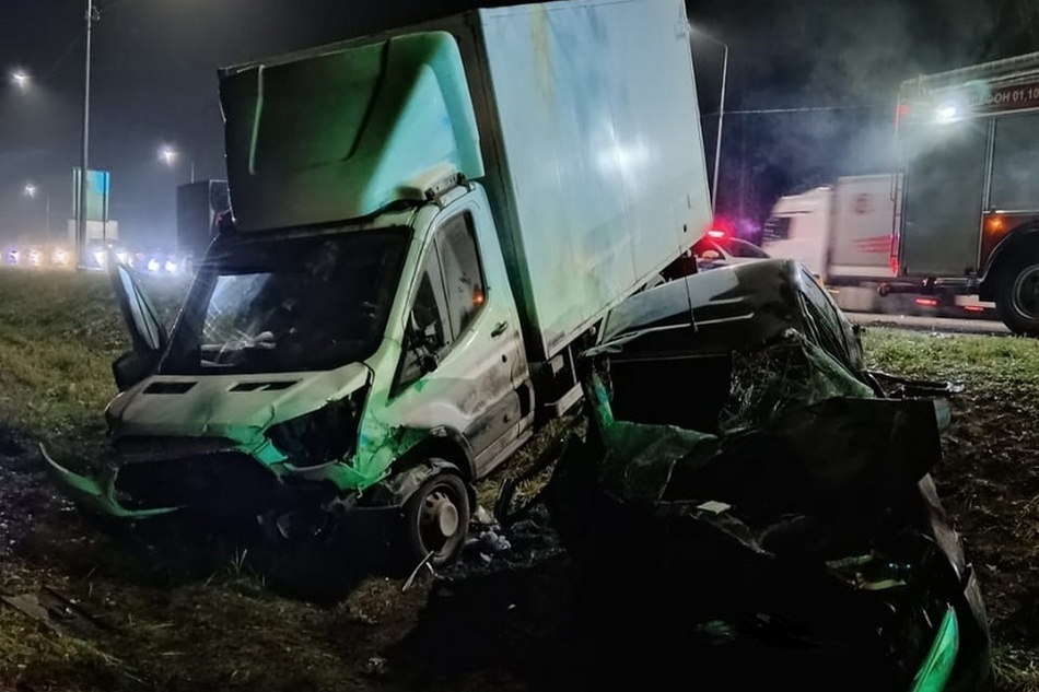 Автомобилист и его пассажир ранены в массовом ДТП под Брянском