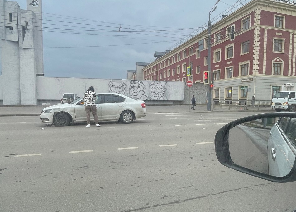 В Брянске на пересечении улиц Ульянова и Институтской случилось ДТП