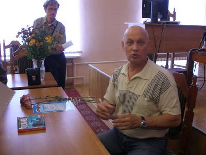Брянский писатель-фантаст Головачев сдал в печать новый роман