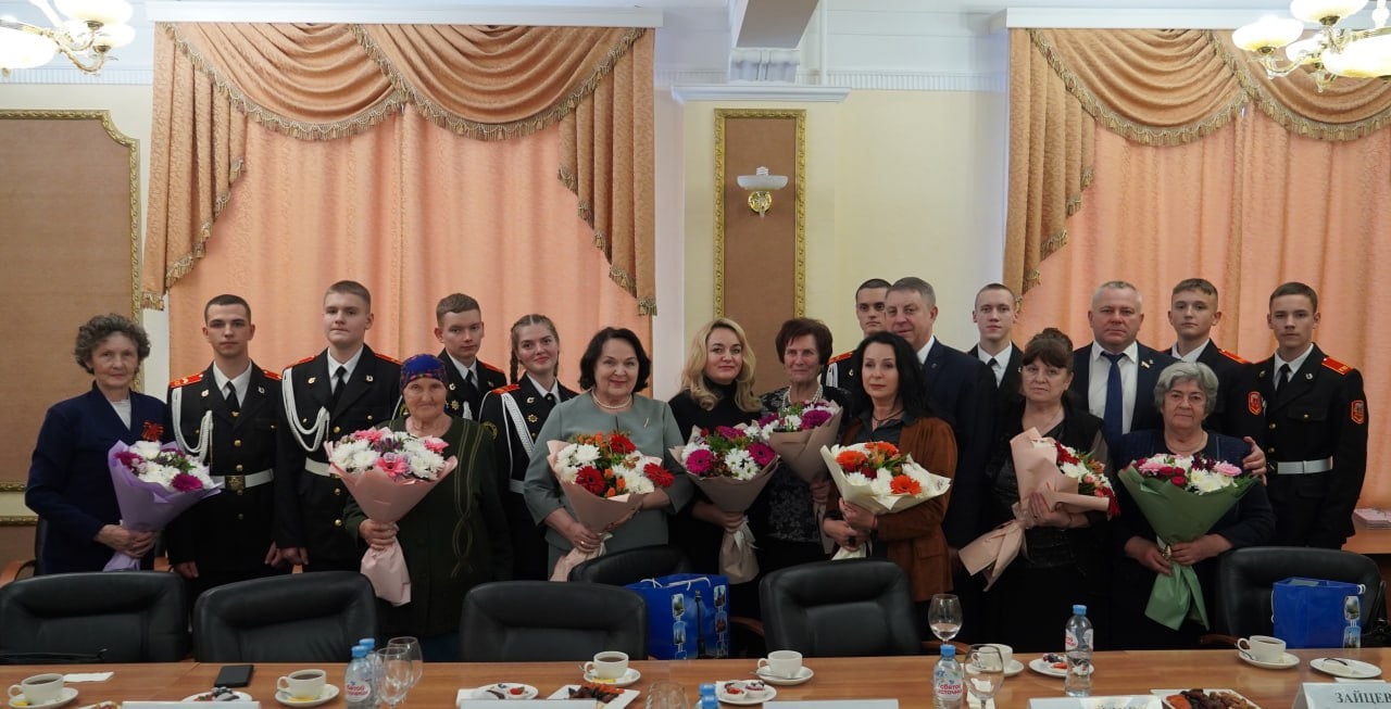 Брянский губернатор встретился с мамами погибших бойцов