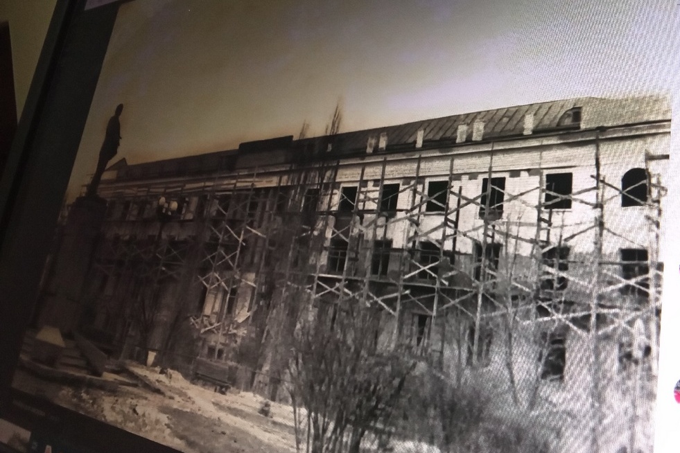 Брянцам показали сделанное в 1950 году фото строительства здания областного УВД