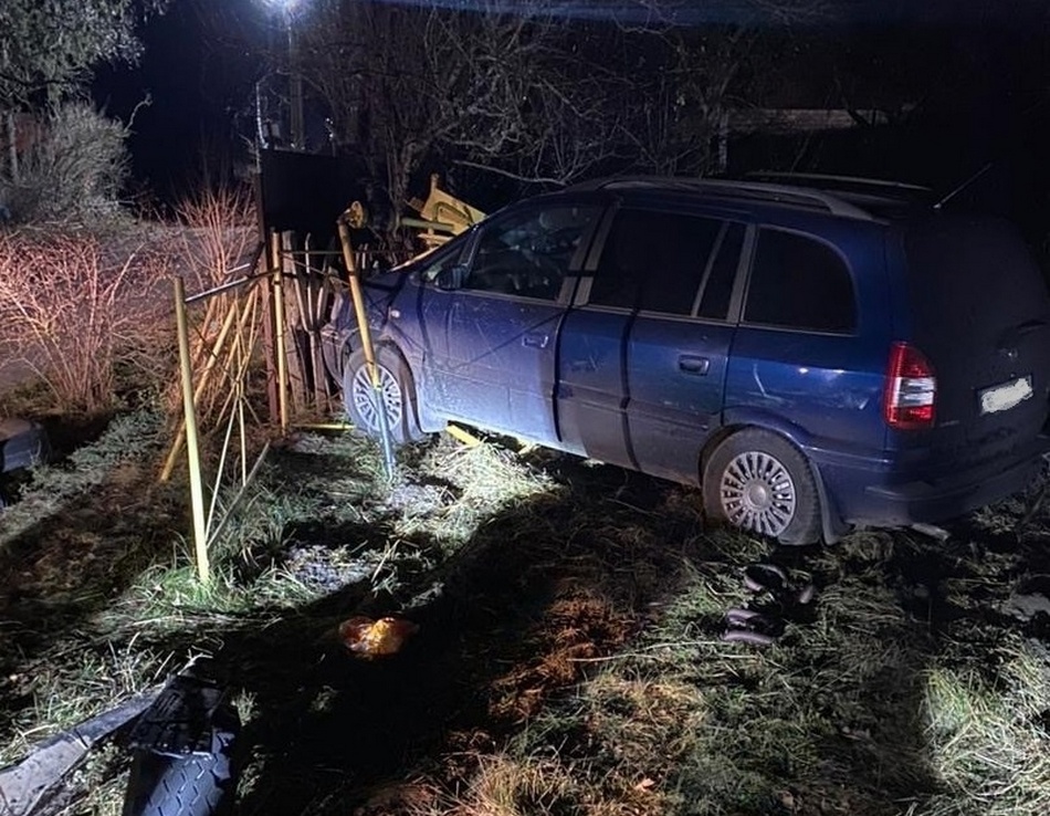 Машина врезалась в ограждение газораспределительной станции под Жирятино — ранена пассажирка
