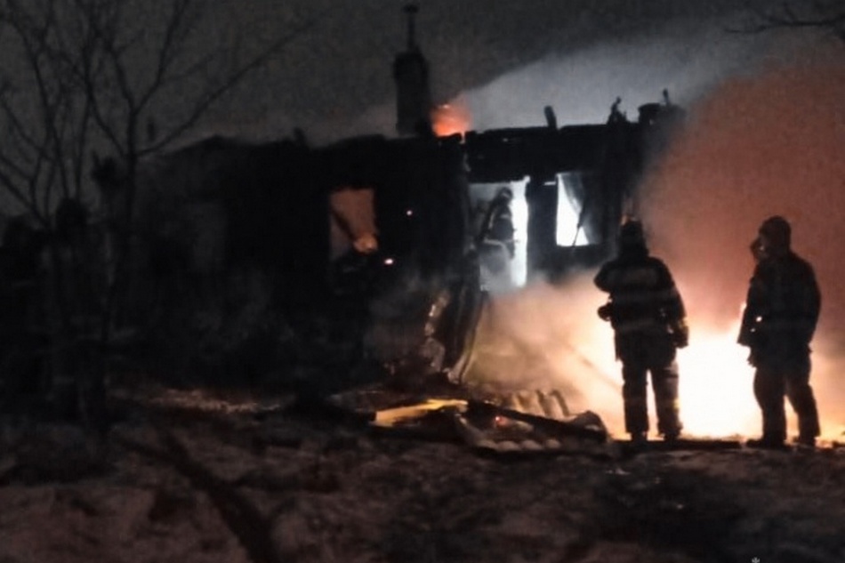 В страшном пожаре под Брянском погибли женщина и 2-летний ребенок