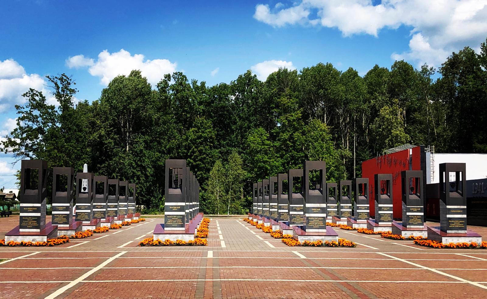 25 октября на Брянщине отмечают День памяти мирных жителей, расстрелянных в Хацуни